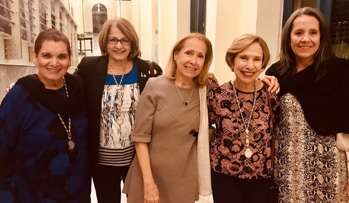 Incorporación de la académica María Dolores Luque Villafañe